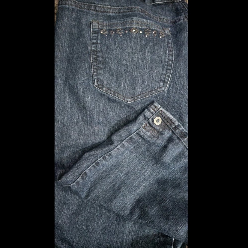 Women's knee length jeans.